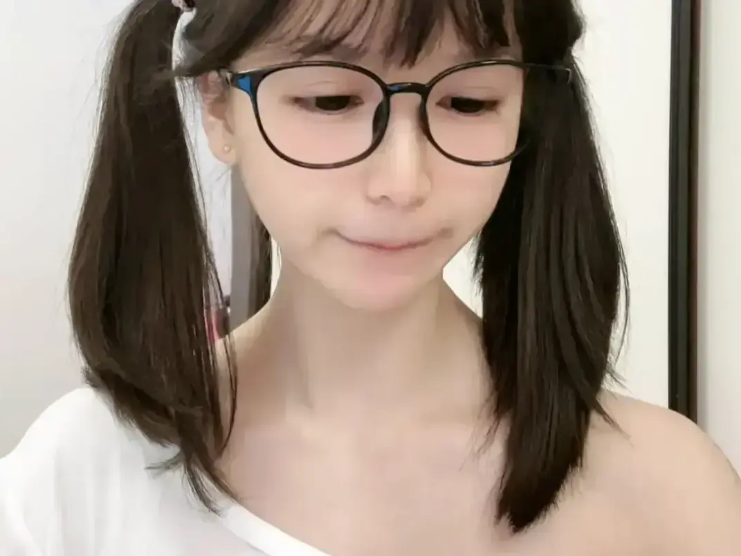 《萌小栖》咯咯哒Vlog原视频无删减全集免费畅播-天才交易员萌小栖高清资源值得二刷细品-完整版纯净观影沉浸感拉满-极速获取萌小栖在线观看