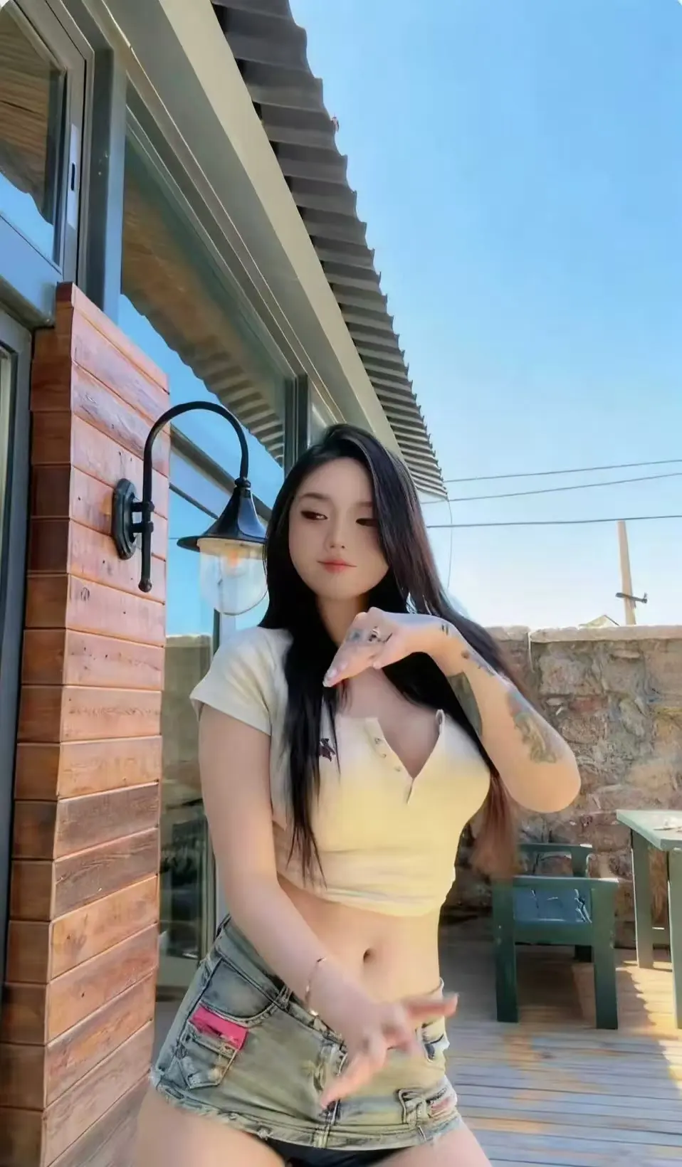 《Meena 成美男》高清全集中文版未删减版免费在线看-网盘资源便捷存储无广告播放-资源全面开放获取一次看遍Meena 成美男